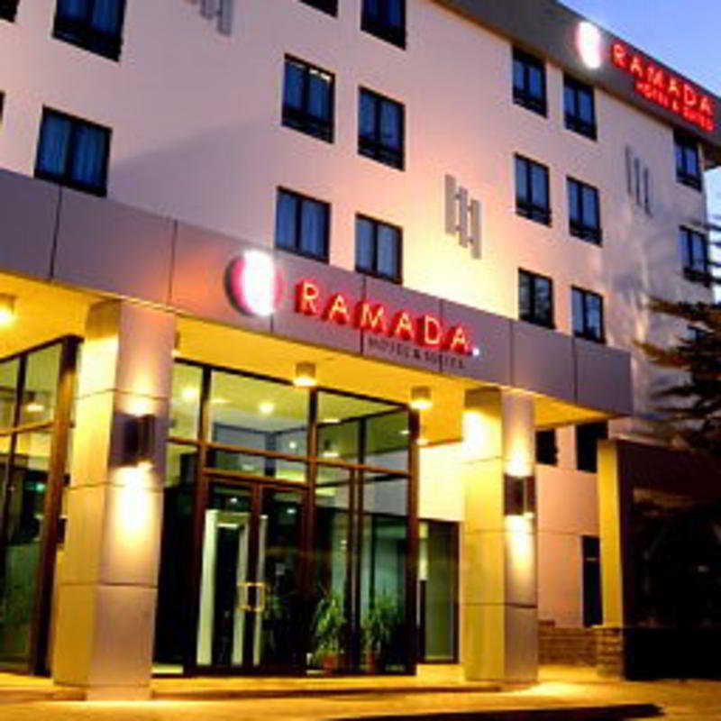 Ramada Hotel & Suites アンマン エクステリア 写真